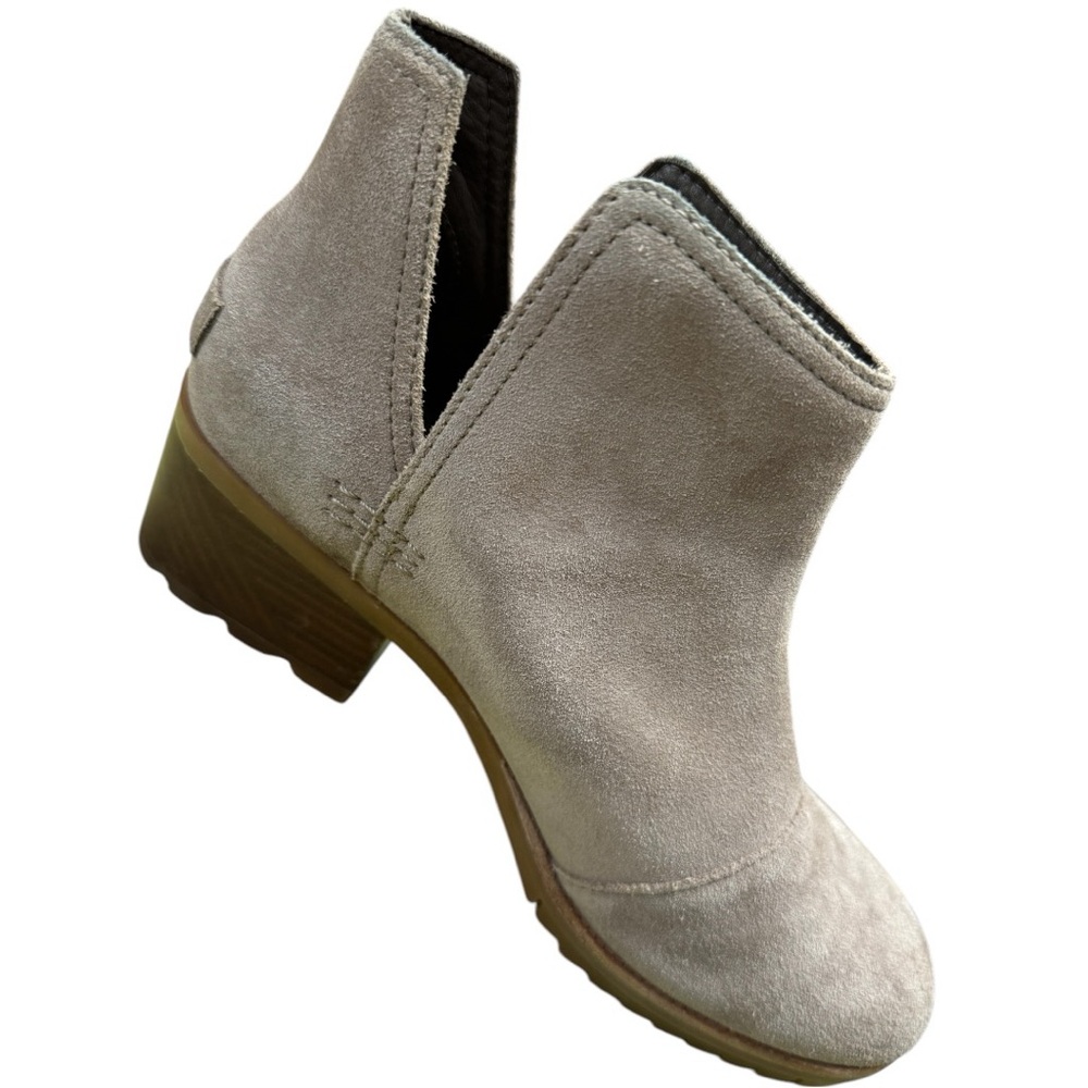 Sorel Ankle Boots in Taupe Suede. Great condition. Size 8.5
